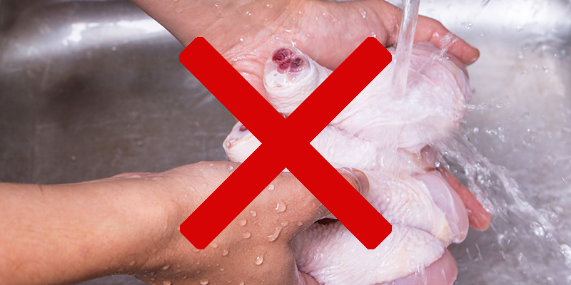 Campylobacter: perché non bisogna lavare la carne avicola cruda prima della cottura