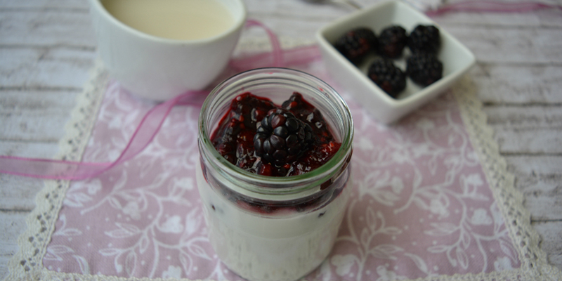 Panna cotta al latte di cocco e more [Ricetta]