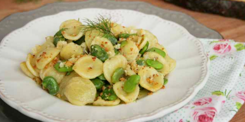 Orecchiette con fave e acciuga [Ricetta]