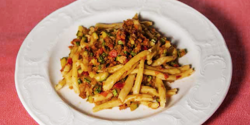 Strozzapreti con ragù di zucchine [Ricetta]